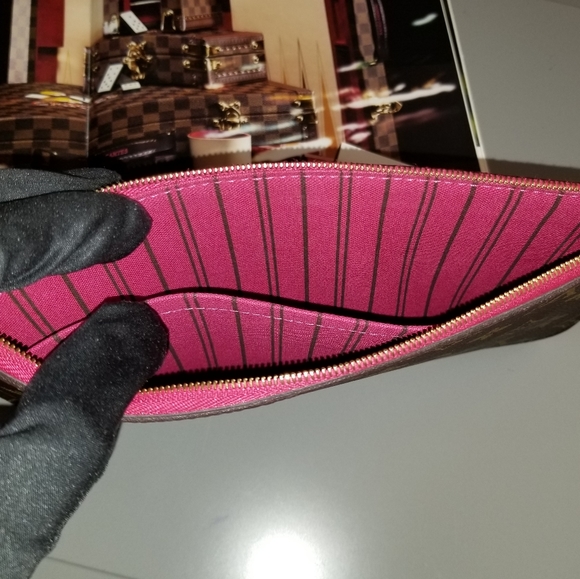 LOUIS VUITTON Classic Monogram Neverfull pouchette - Picture 3 of 13